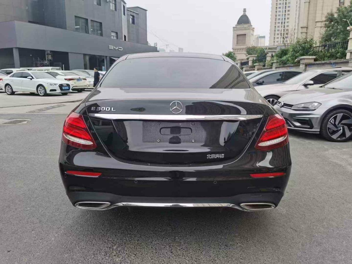 奔馳 奔馳GLE  2020款  GLE 350 4MATIC 時(shí)尚型圖片