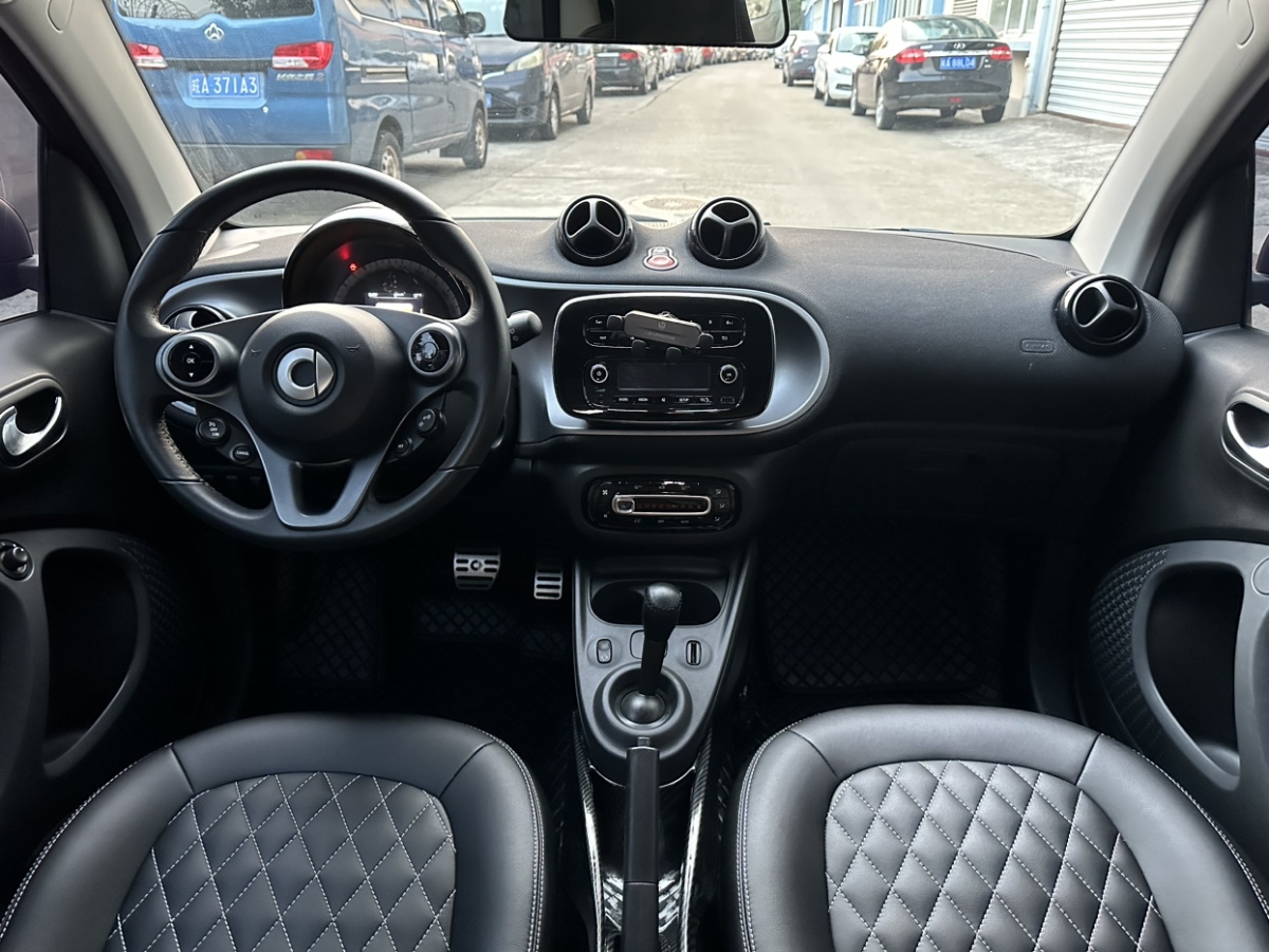 smart fortwo  2019款 0.9T 66千瓦硬頂先鋒版 國VI圖片