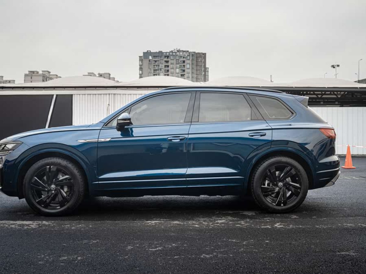 大眾 途銳  2022款 3.0TSI 銳享版 曜黑運(yùn)動(dòng)套裝圖片