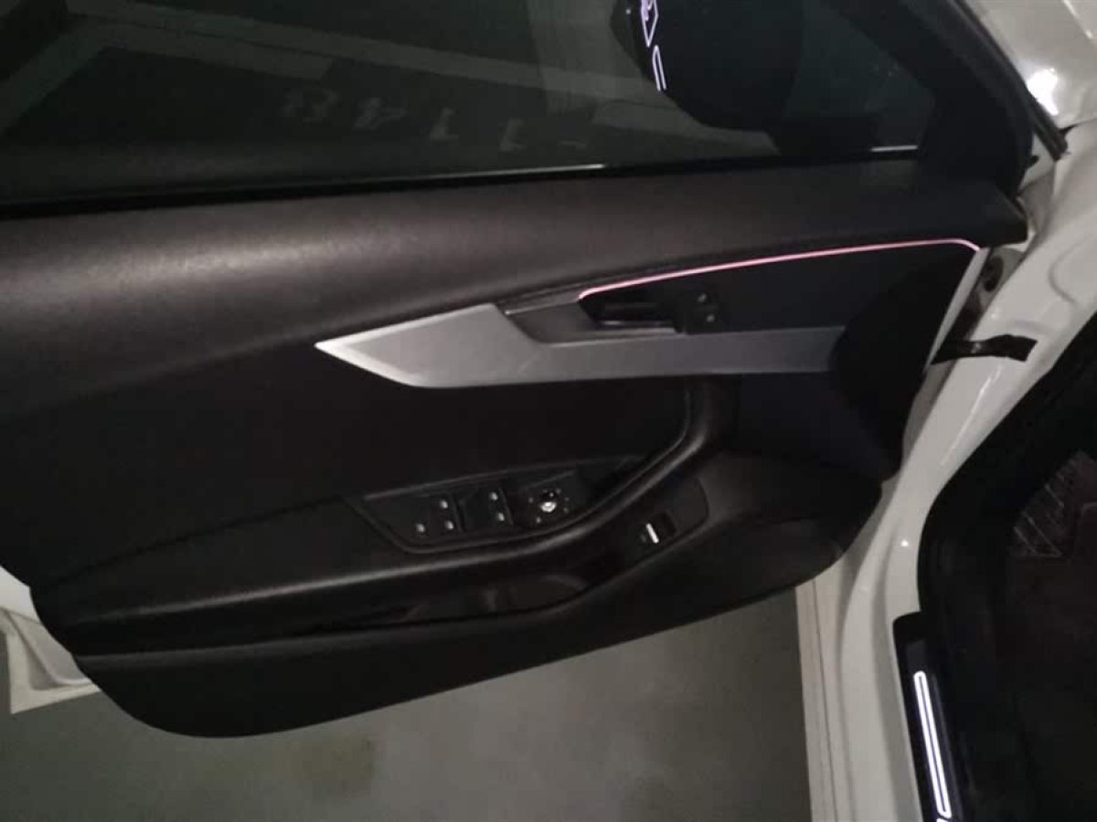 奧迪 奧迪A4L  2020款 40 TFSI quattro 豪華動感型圖片
