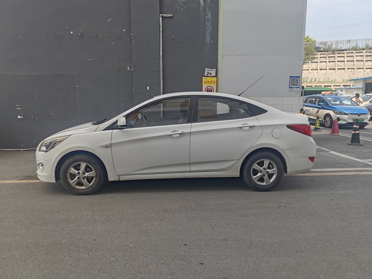 現(xiàn)代 瑞納  2014款 1.4L 自動智能型GLS圖片