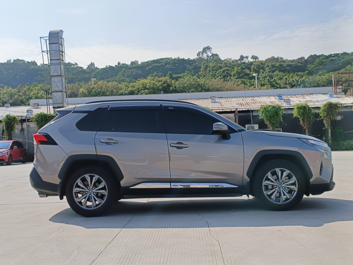 2023年12月豐田 RAV4  2018款 榮放 2.0L CVT兩驅(qū)風(fēng)尚版