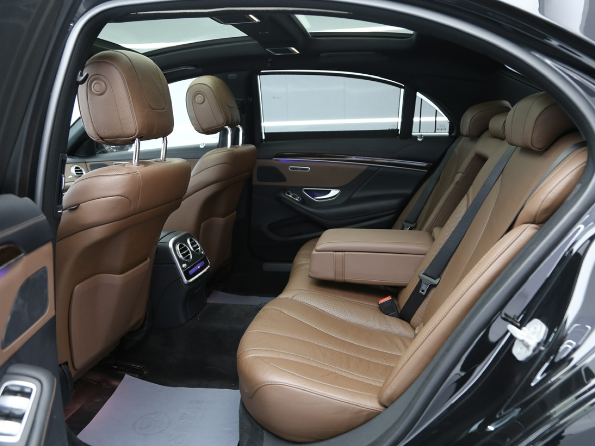 2016年12月奔驰 奔驰S级  2017款 S 320 L 商务型升级版