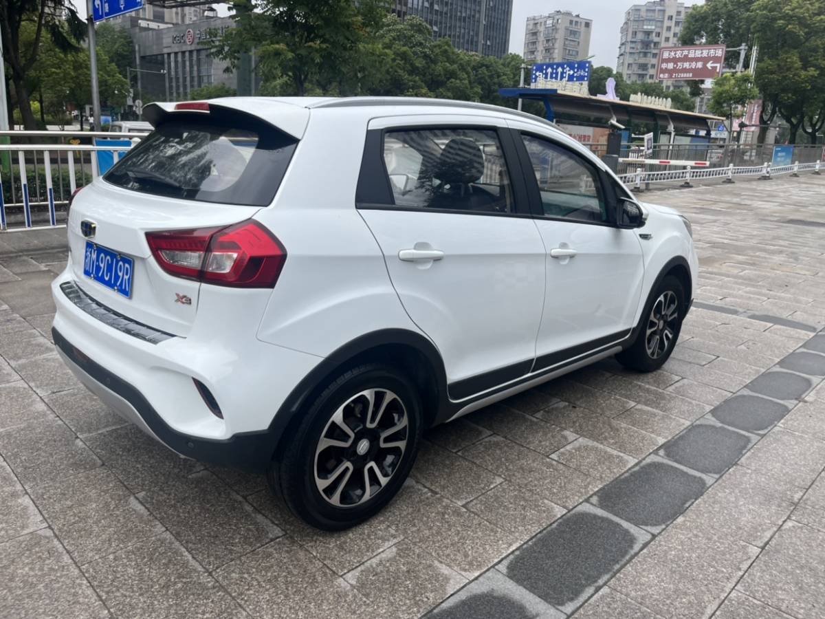 吉利 遠(yuǎn)景X3  2019款  升級版 1.5L CVT尊貴型圖片