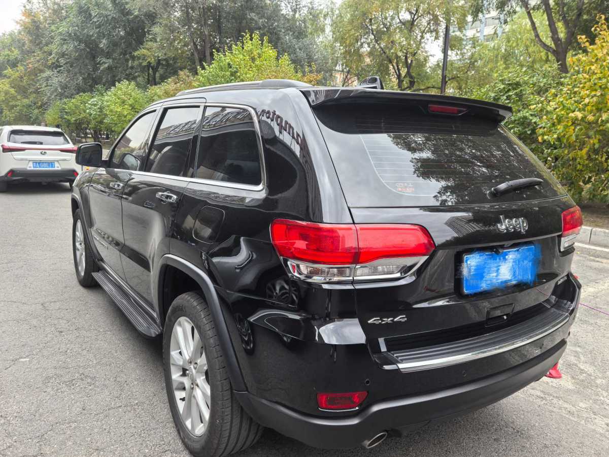 2017年10月Jeep 大切諾基  2016款 3.0L 舒享導(dǎo)航版