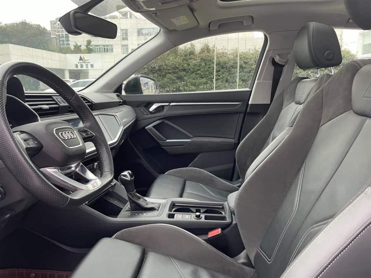 奧迪 奧迪Q3  2022款 40 TFSI 時(shí)尚動(dòng)感型圖片