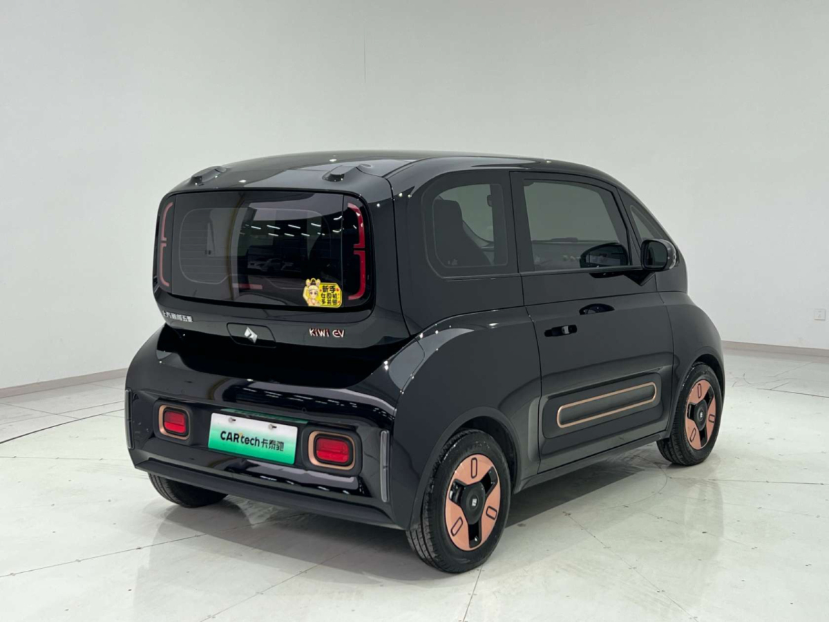 寶駿 寶駿KiWi EV  2022款 藝術(shù)家輕享版 三元鋰圖片