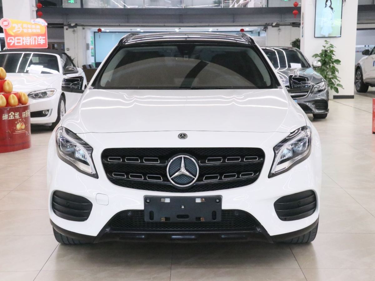奔馳 奔馳GLA  2018款 GLA 220 4MATIC 運(yùn)動(dòng)型圖片