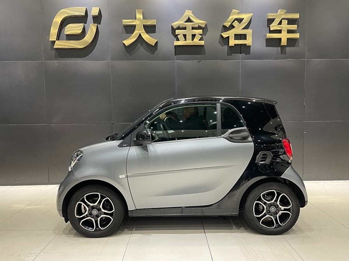 2018年6月smart fortwo  2018款 0.9T 66千瓦硬頂先鋒版