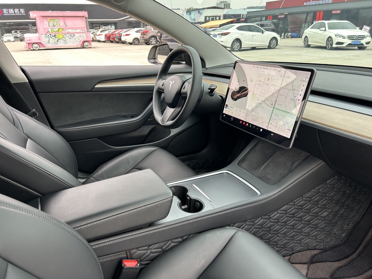 特斯拉 Model 3  2019款 標(biāo)準(zhǔn)續(xù)航后驅(qū)升級版圖片