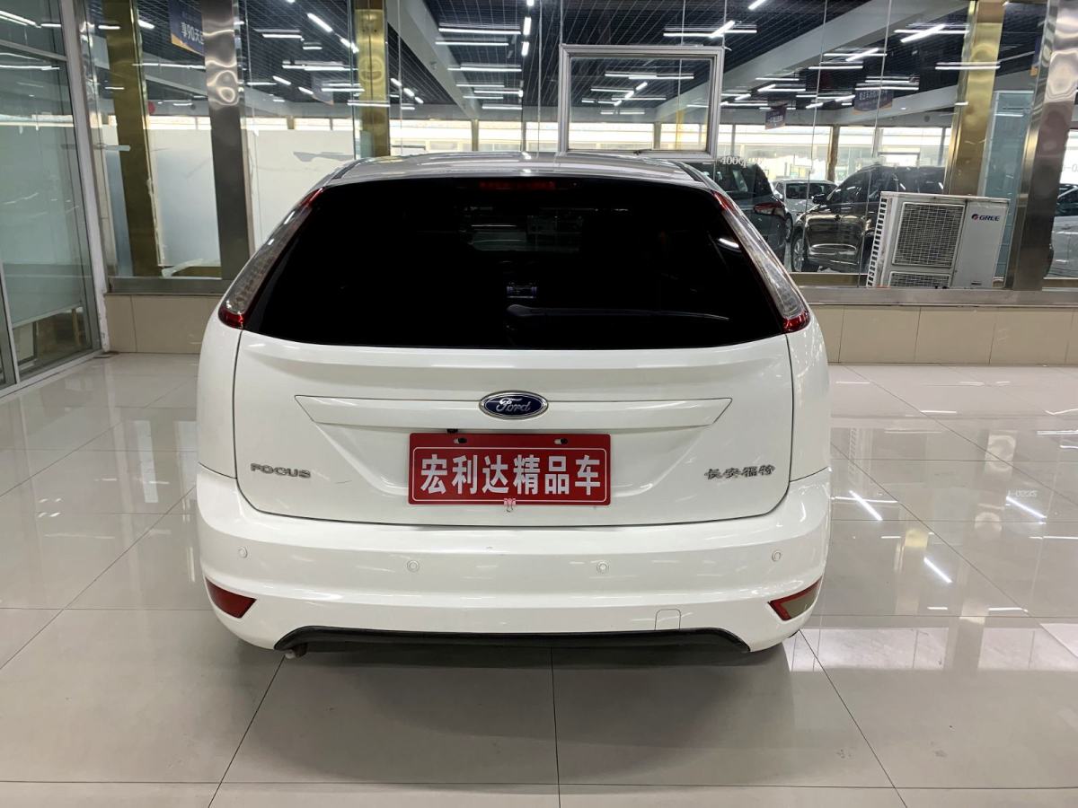 福特 ?？怂? 2013款 兩廂經典 1.8L 自動基本型圖片