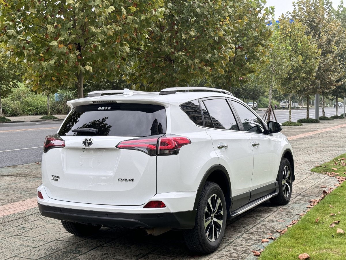 2018年7月豐田 RAV4  2018款 榮放 2.0L CVT兩驅(qū)風尚版