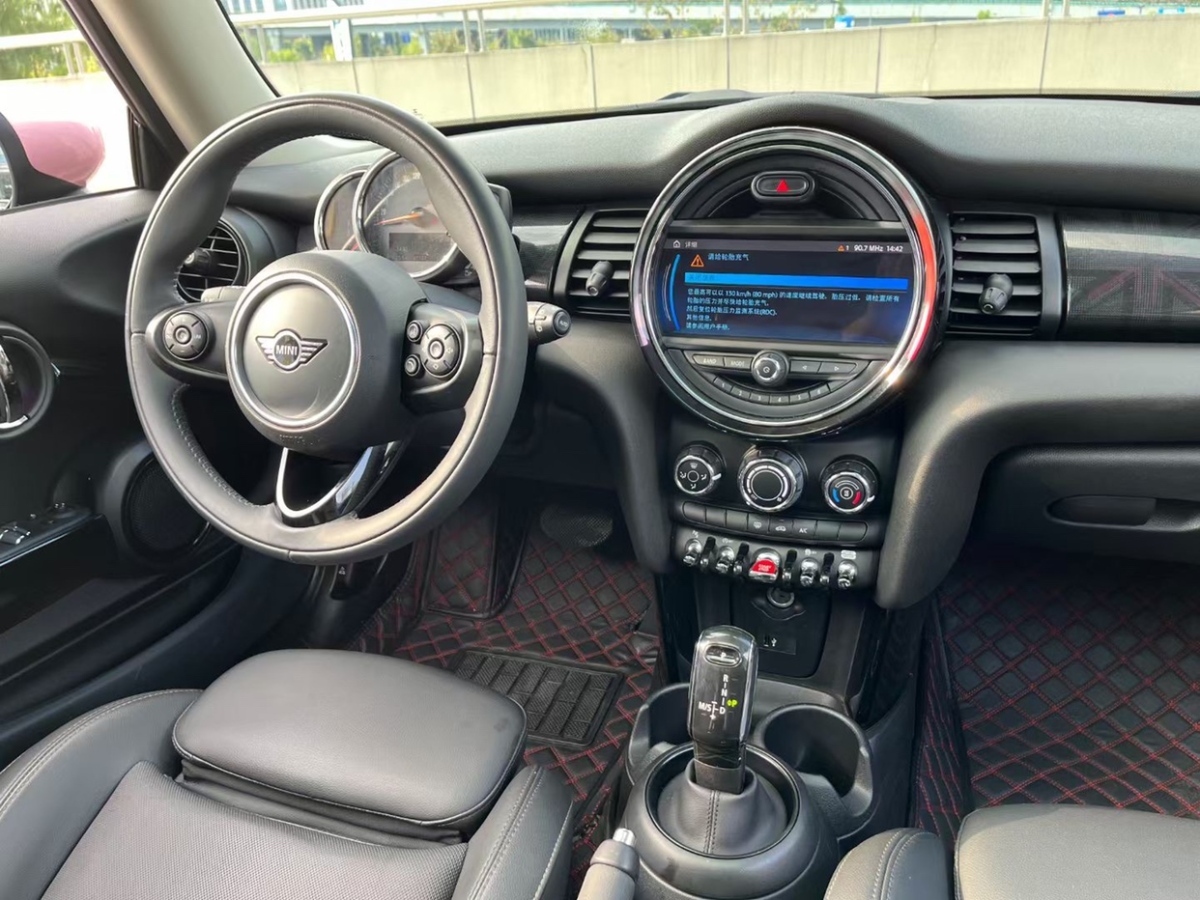 MINI MINI  2020款 1.5T COOPER 經(jīng)典派 五門絕色版圖片