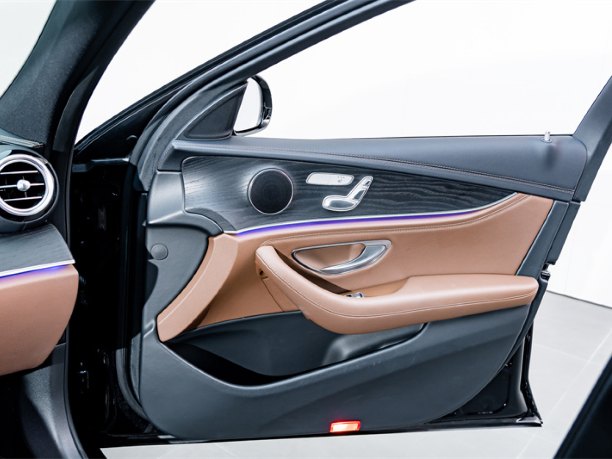 奔驰 奔驰E级  2022款 改款 E 300 L 运动时尚型图片