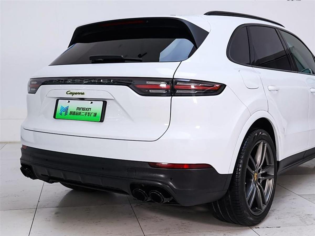 保時(shí)捷 Cayenne新能源  2023款 Cayenne E-Hybrid 2.0T 鉑金版圖片