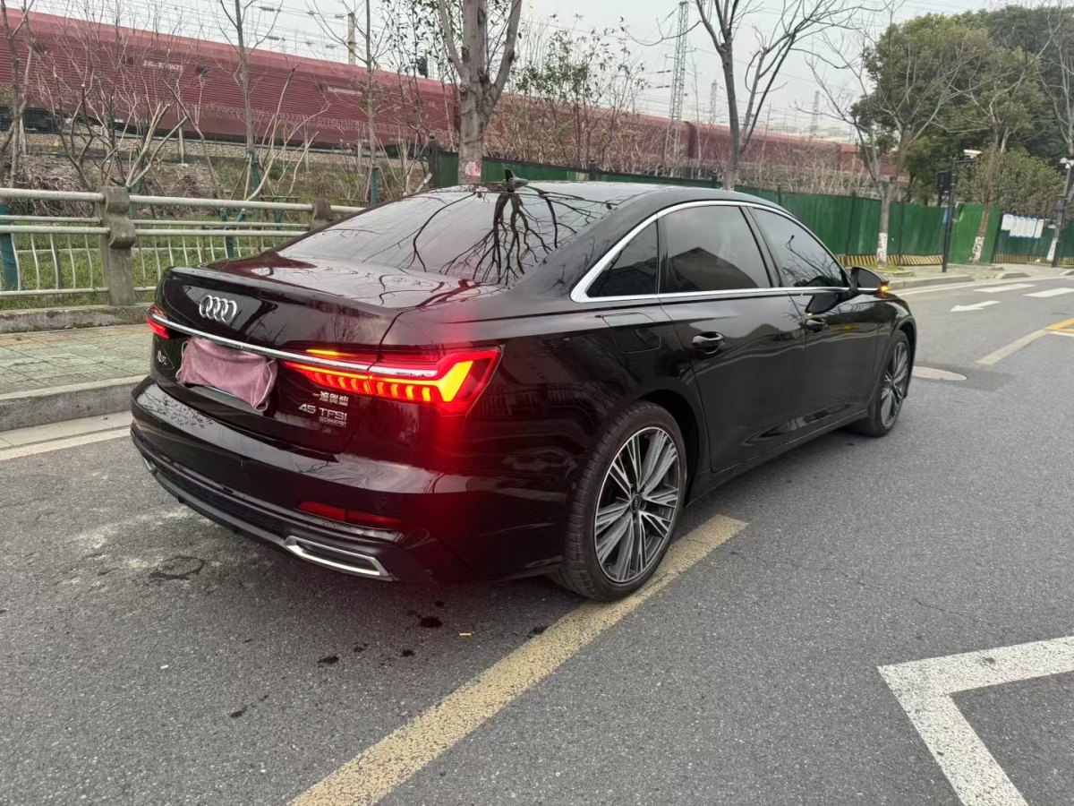 奧迪 奧迪A6L  2022款 45 TFSI quattro 臻選動(dòng)感型圖片