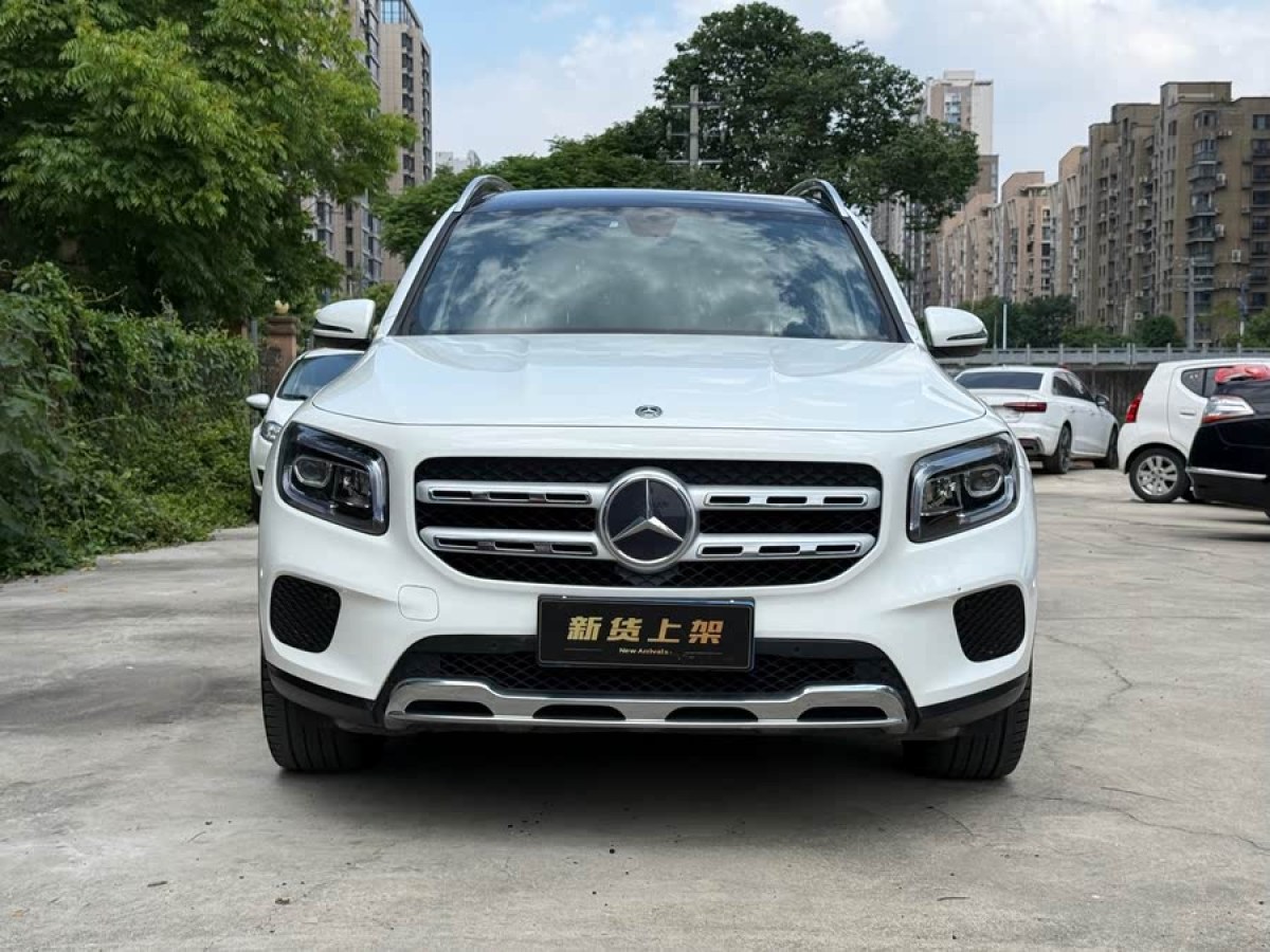 奔馳 奔馳GLB  2020款 改款 GLB 200 時(shí)尚型圖片