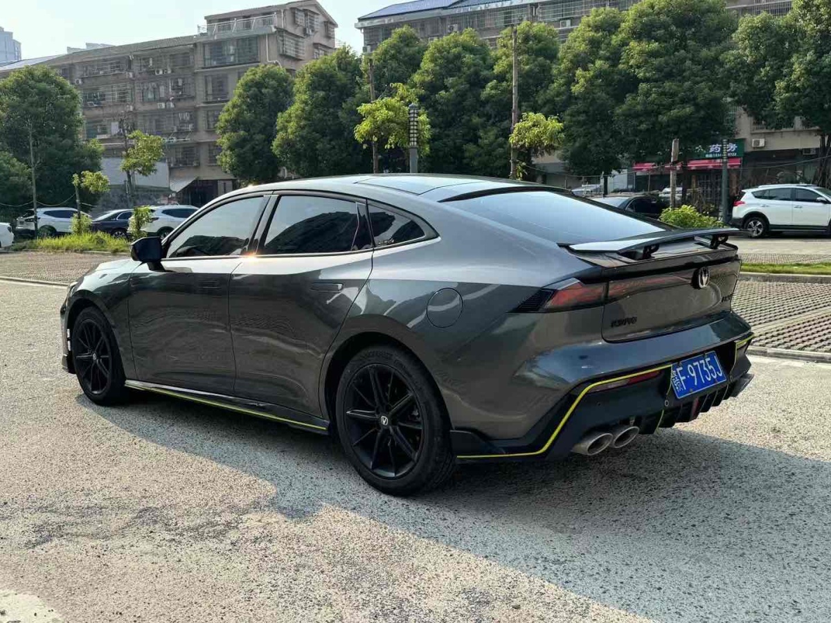 長(zhǎng)安 長(zhǎng)安UNI-V  2022款 2.0T 領(lǐng)速版圖片