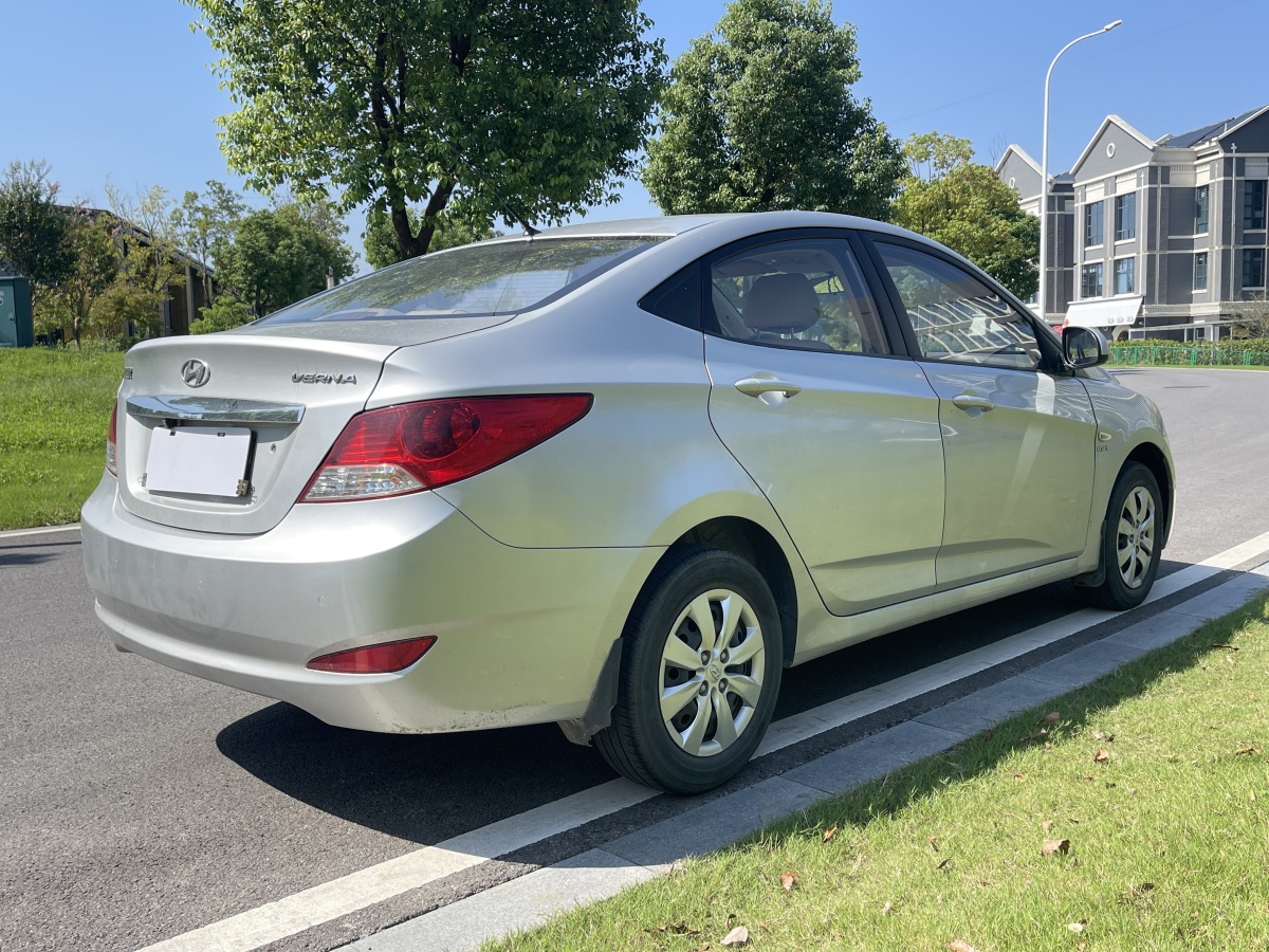 现代 瑞纳  2010款 三厢 1.4L 自动舒适型GS图片