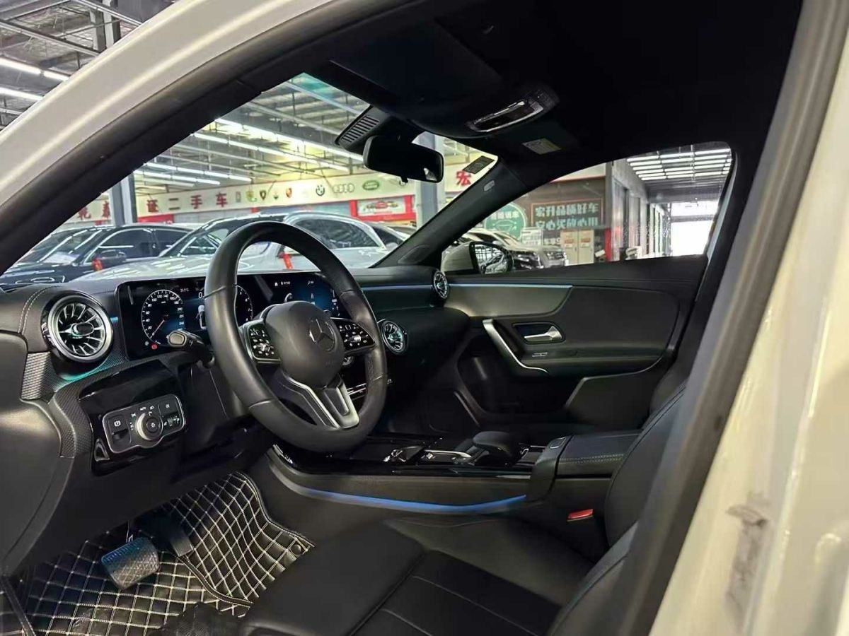 奔馳 邁巴赫S級(jí)  2022款 S 680 4MATIC 匠心高定首發(fā)版圖片