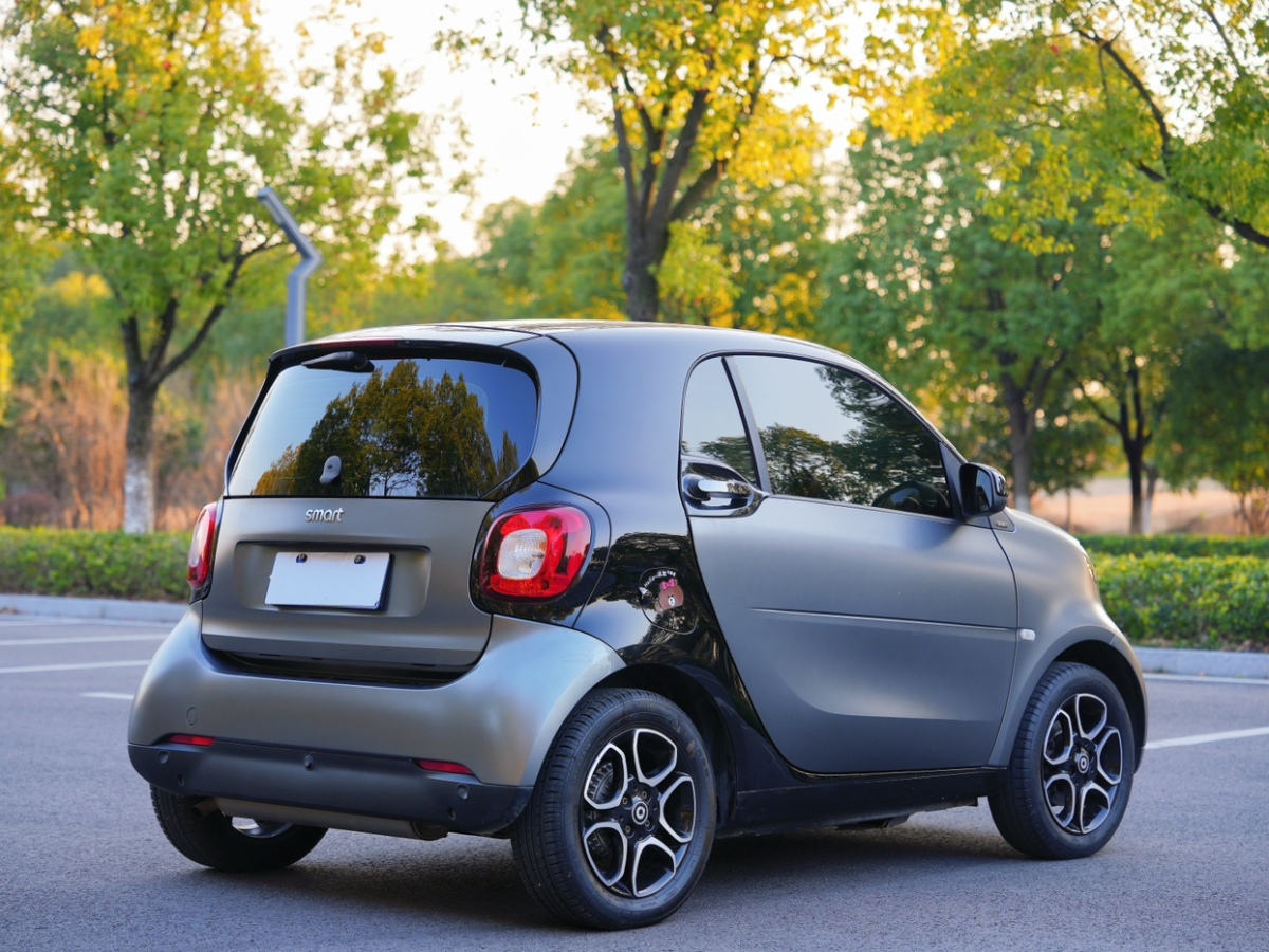 smart fortwo  2018款 0.9T 66千瓦硬頂先鋒版圖片