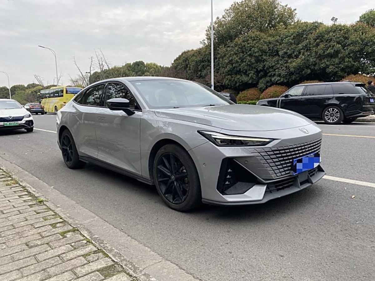 長(zhǎng)安 長(zhǎng)安UNI-V  2022款 1.5T 尊貴型圖片