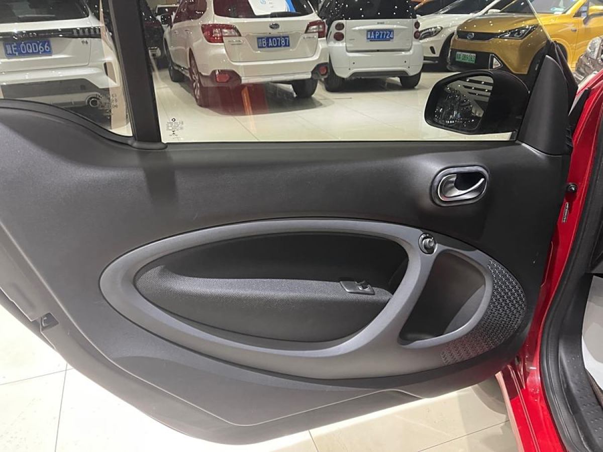 smart fortwo  2019款 0.9T 66千瓦硬頂風(fēng)擎版 國VI圖片