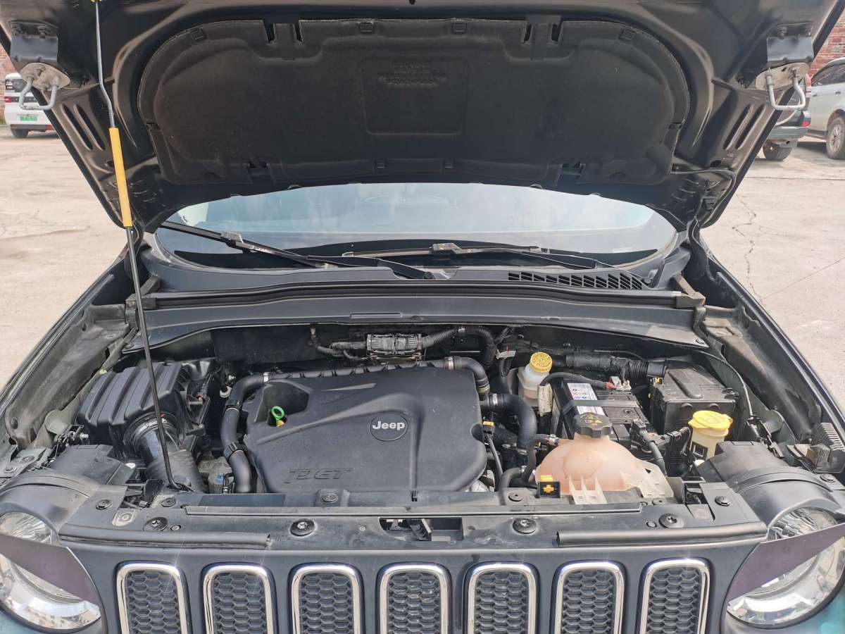 2018年05月Jeep 自由侠  2017款 180T 手动动能版