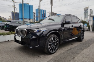 宝马X5 宝马 xDrive 40Li M运动曜夜套装