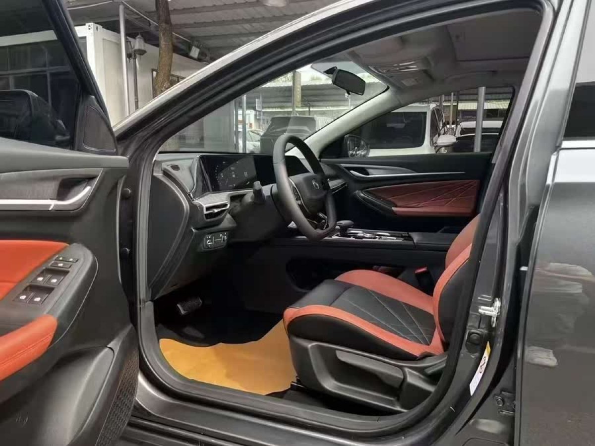 長(zhǎng)安 逸動(dòng)  2022款 PLUS 藍(lán)鯨NE 1.4T GDI DCT尊貴版圖片
