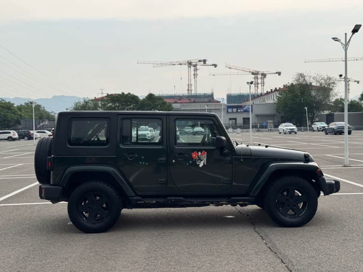 Jeep 牧馬人  2010款 3.8L Sahara 四門版圖片