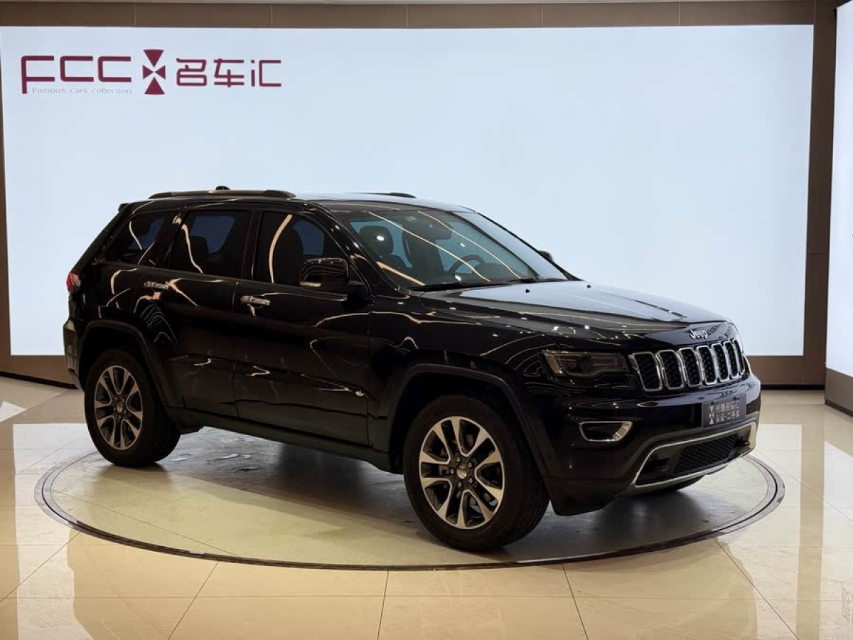 2019年6月Jeep 大切諾基  2017款 3.0L 舒享導(dǎo)航版