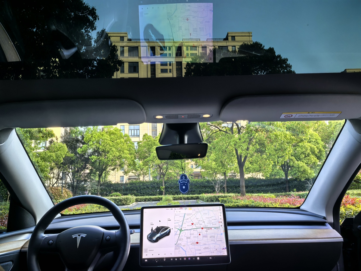 特斯拉 Model Y  2021款 標(biāo)準(zhǔn)續(xù)航后驅(qū)版圖片