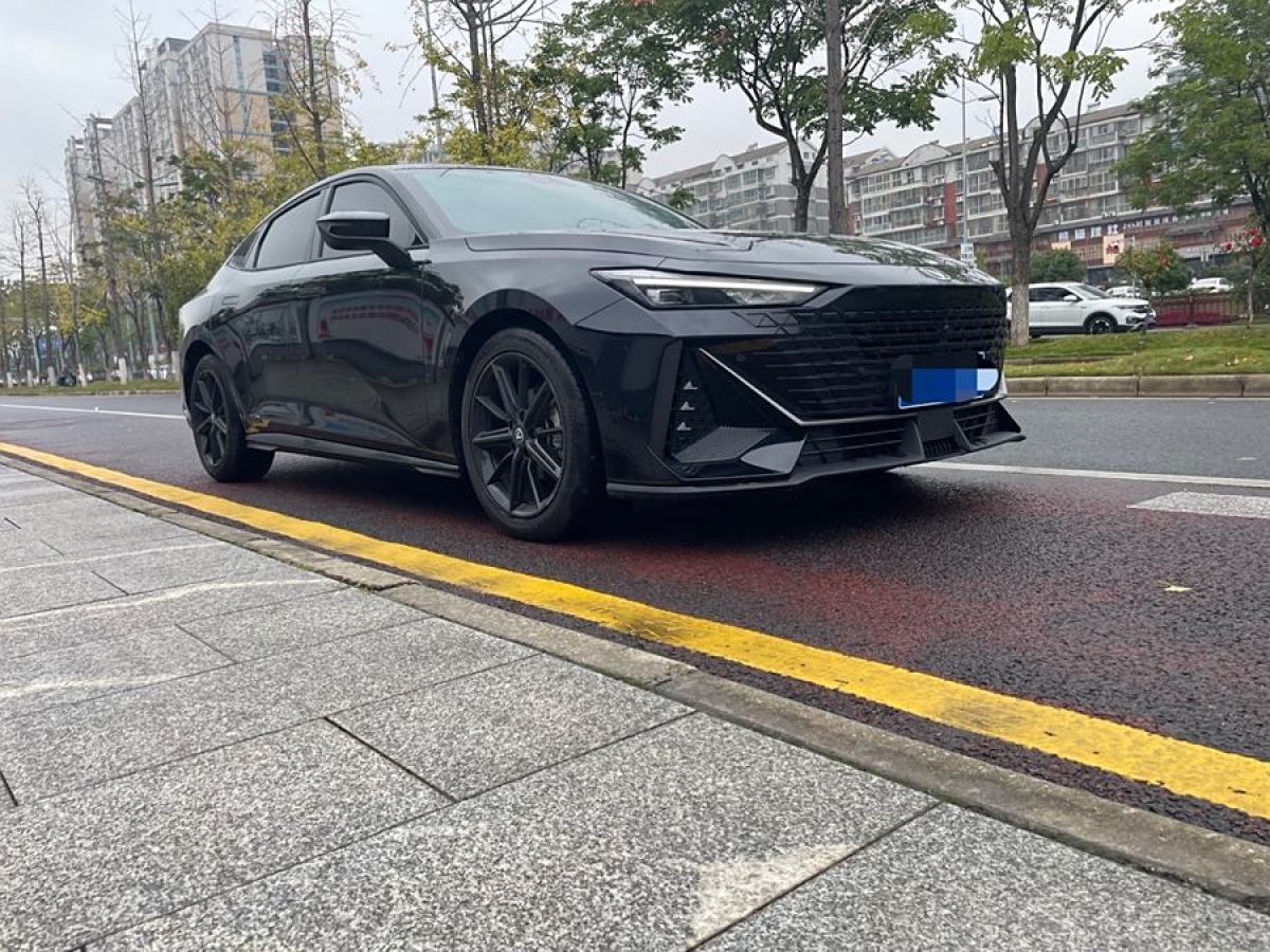 長(zhǎng)安 長(zhǎng)安UNI-V  2022款 1.5T 尊貴型圖片