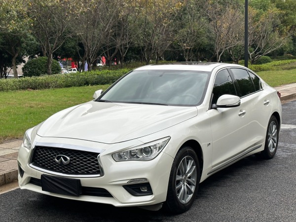 英菲尼迪 Q50L  2018款 2.0T 舒适版