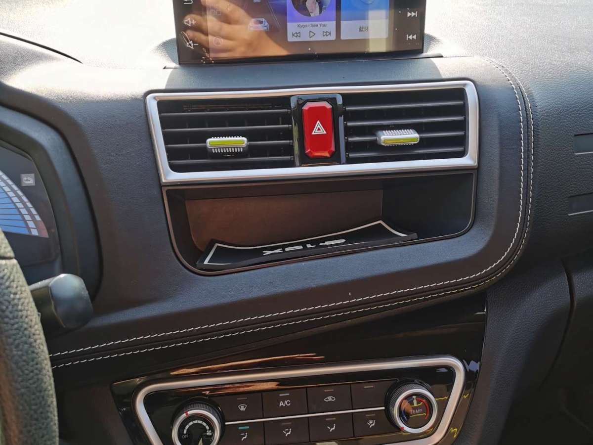 思皓 思皓E10X  2021款 200km 經(jīng)典型圖片
