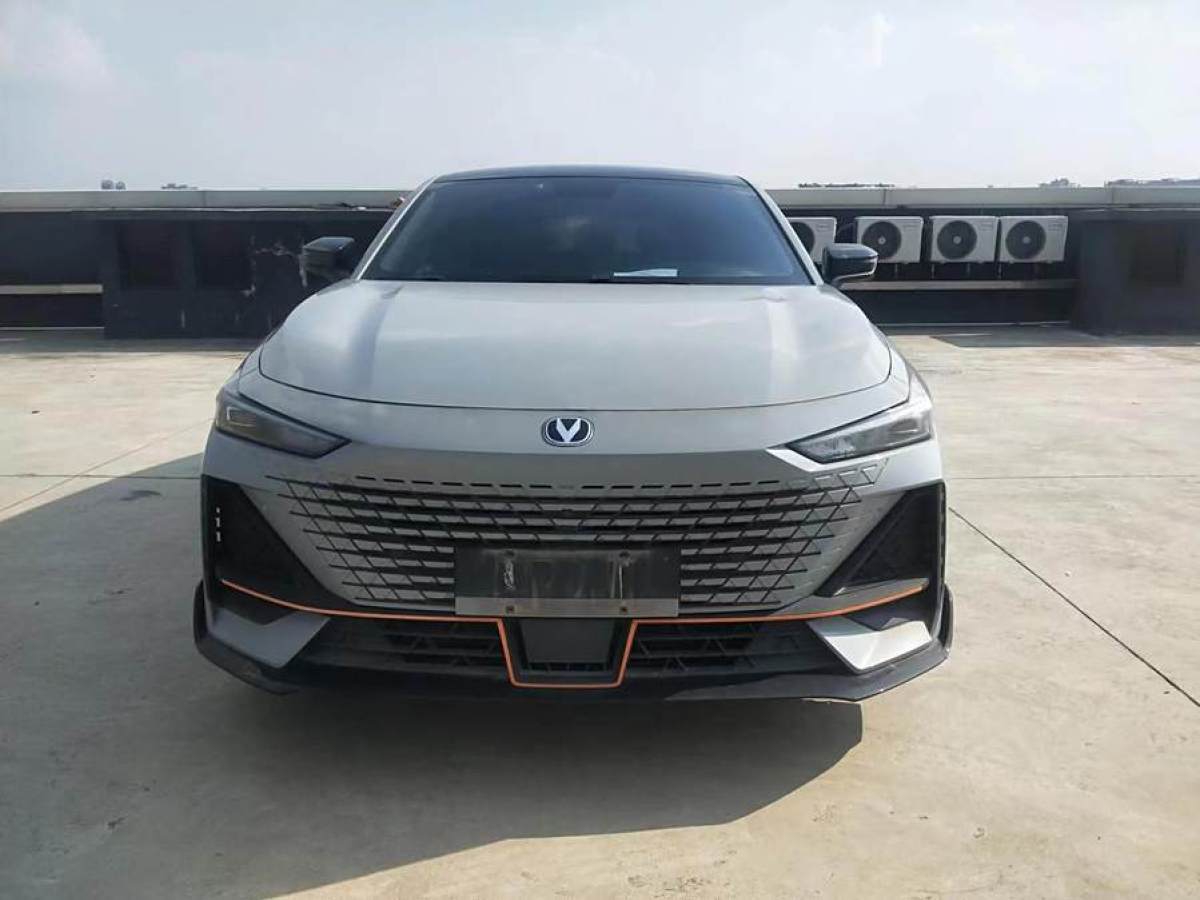 長(zhǎng)安 長(zhǎng)安UNI-V  2022款 1.5T 運(yùn)動(dòng)版圖片