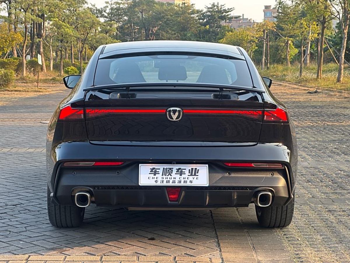 長(zhǎng)安 長(zhǎng)安UNI-V  2023款 1.5T 尊貴型圖片