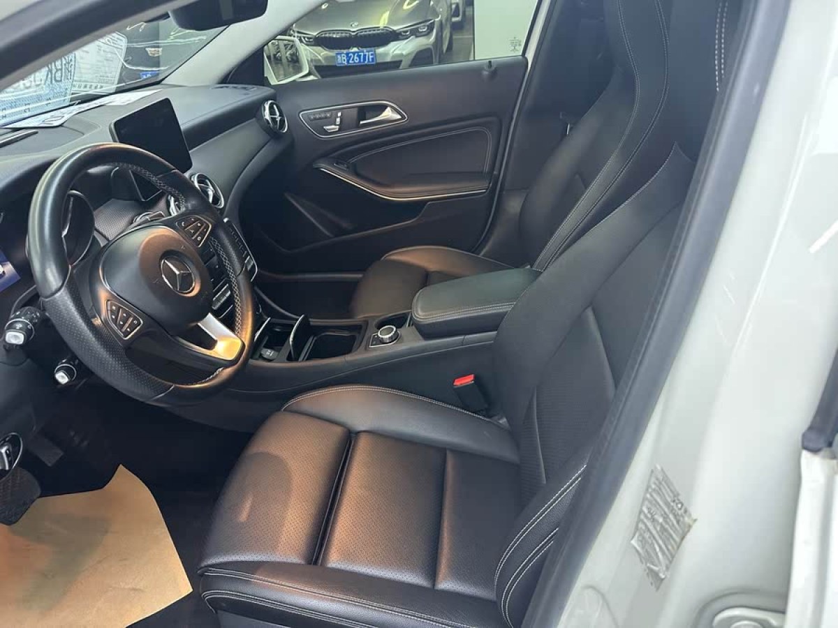 奔馳 奔馳GLA  2017款 GLA 220 4MATIC 豪華型圖片