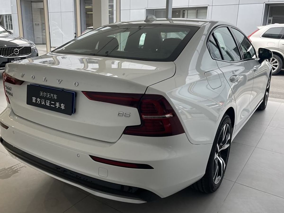 沃爾沃 S60L  2024款 B5 智雅運動版圖片