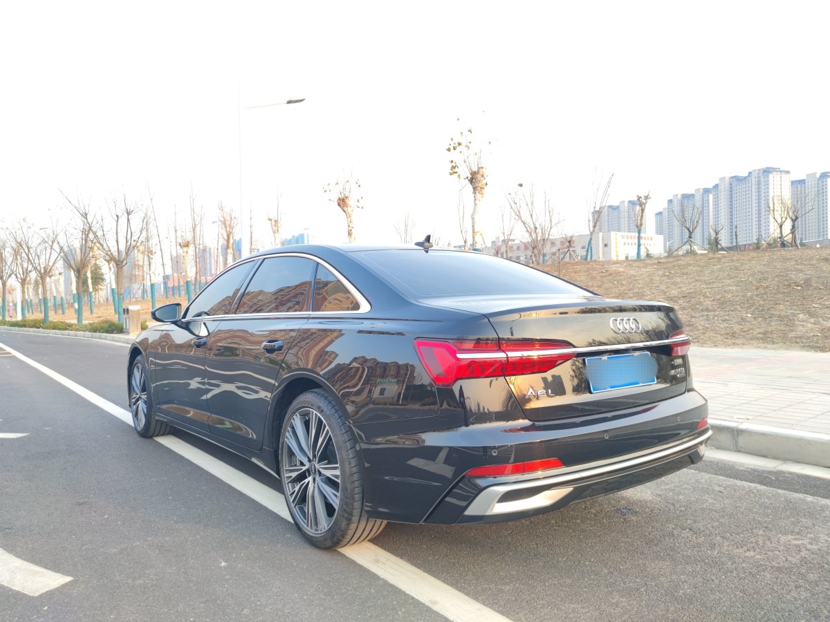 奧迪 奧迪A6L  2023款 改款 45 TFSI quattro 臻選動(dòng)感型圖片