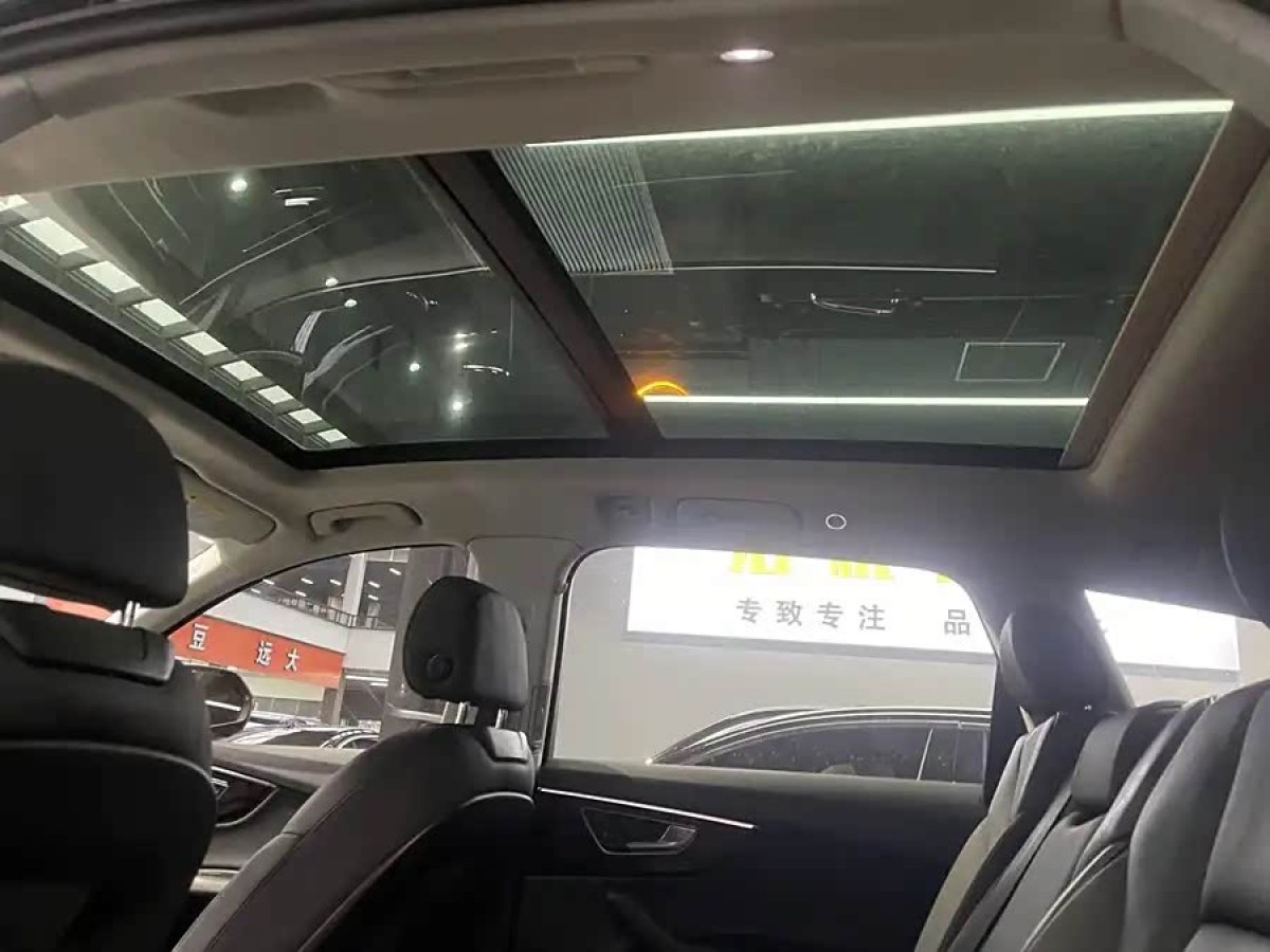 奧迪 奧迪Q7  2023款 55 TFSI quattro S line運(yùn)動(dòng)型圖片