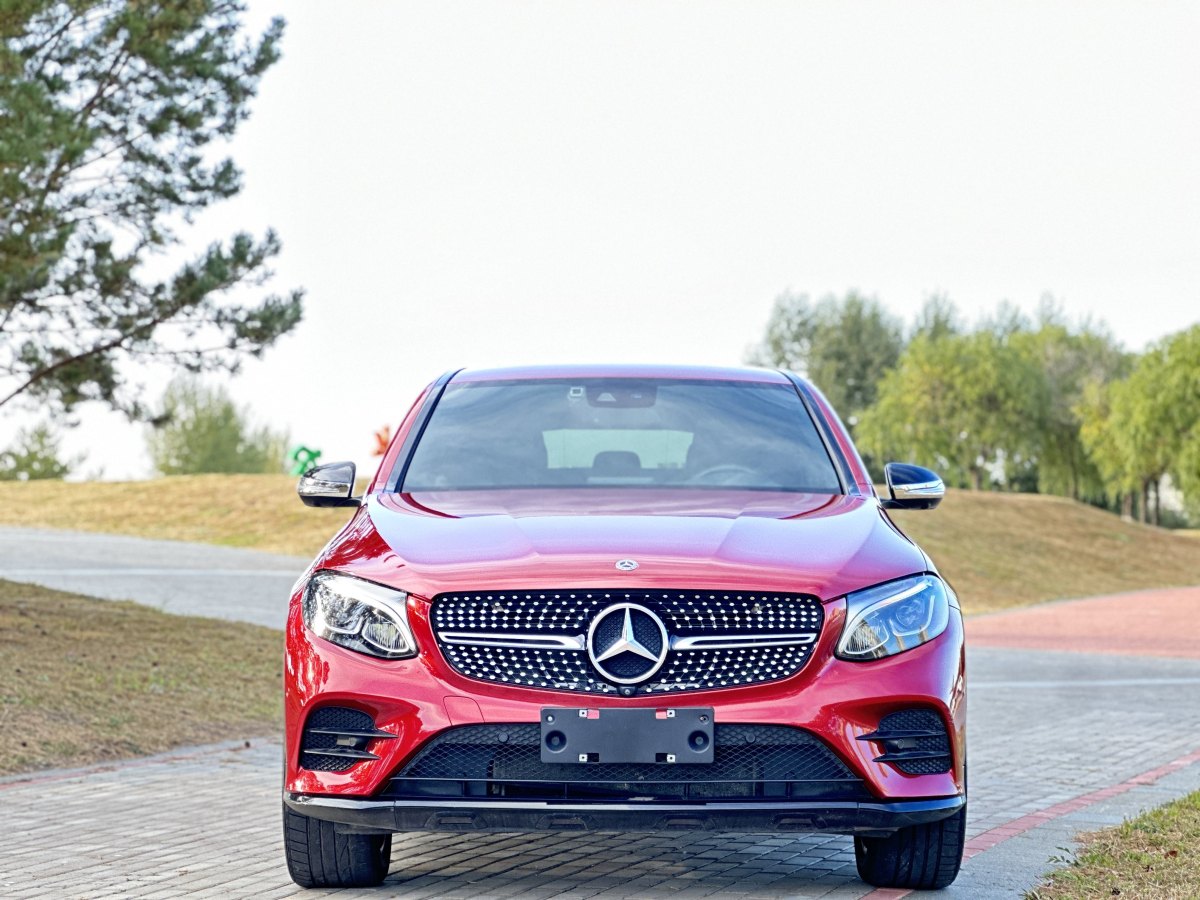 2017年9月奔馳 奔馳GLC  2021款 GLC 260 4MATIC 轎跑SUV