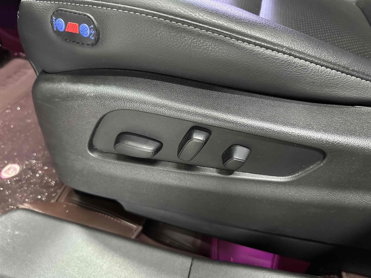 凱迪拉克 XT4  2021款 28T 兩驅(qū)領(lǐng)先型圖片