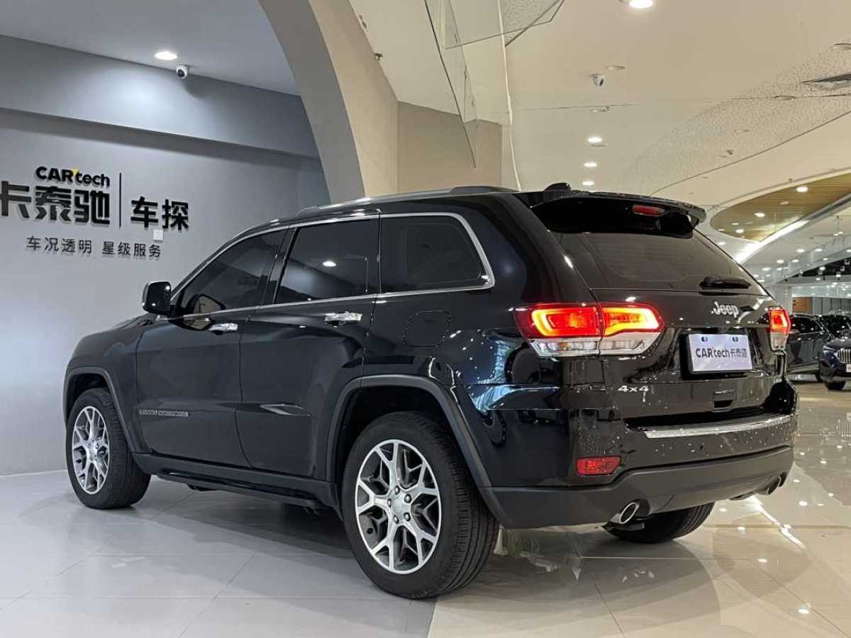 Jeep 大切諾基  2020款 3.0L 精英導(dǎo)航版圖片