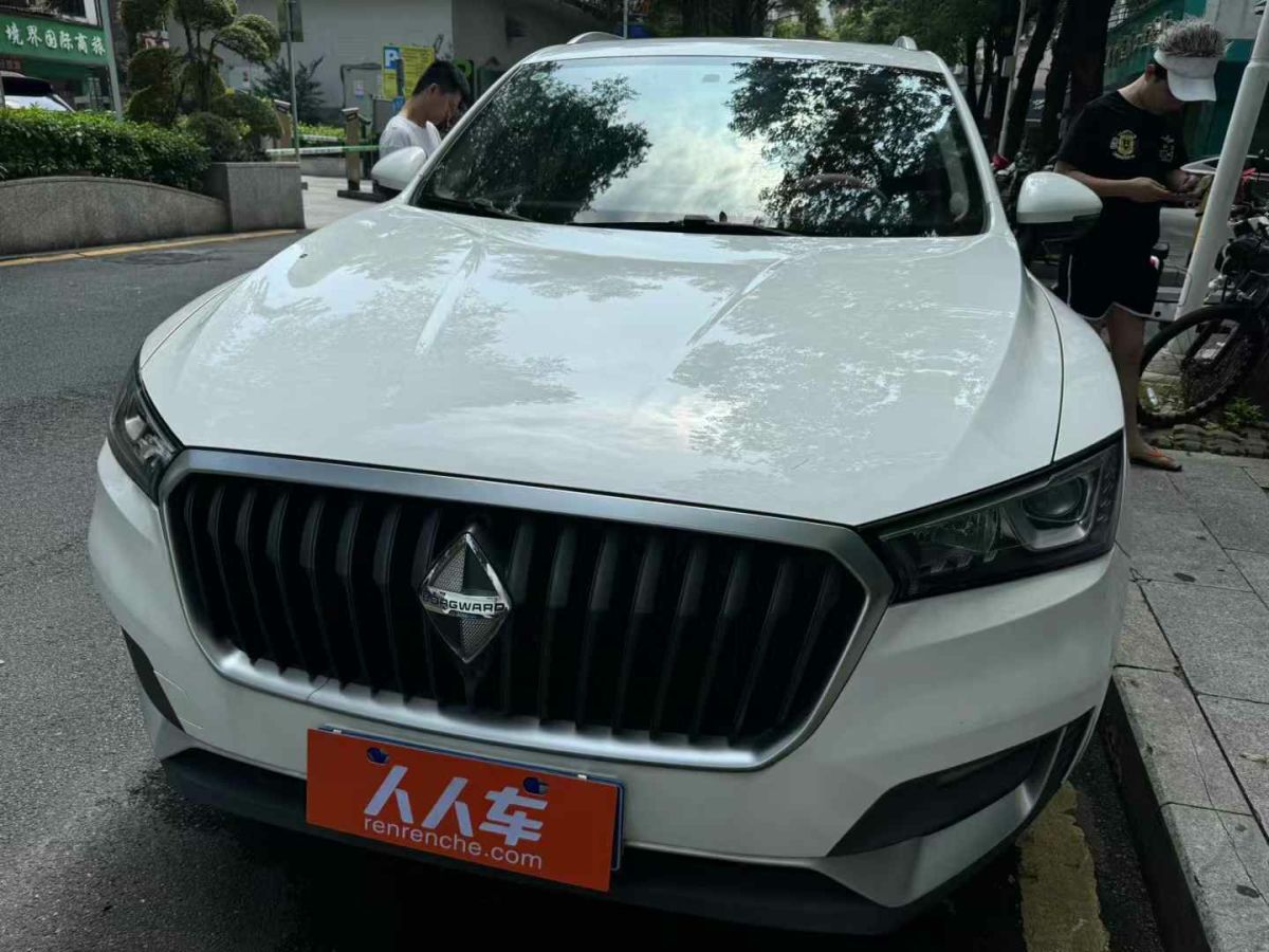 2019年4月寶駿 RM-5  2019款 1.5L CVT 24小時(shí)在線精英型 5座