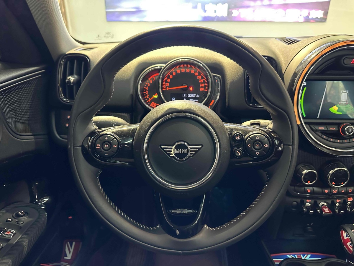 2019年7月MINI COUNTRYMAN  2018款 1.5T COOPER 藝術(shù)家