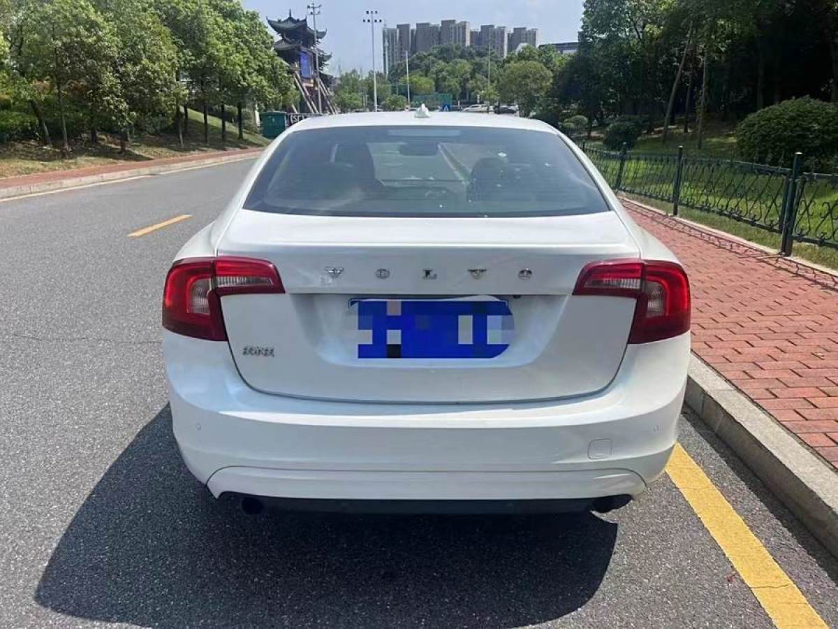 沃爾沃 S60L  2018款 T3 智進(jìn)進(jìn)取版圖片