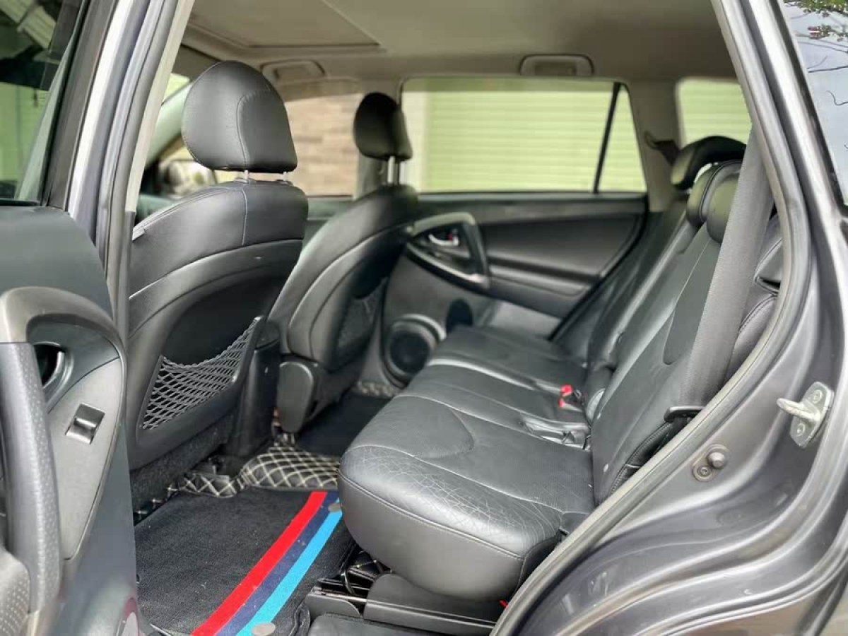 豐田 RAV4榮放  2011款 2.4L 自動四驅(qū)豪華版圖片