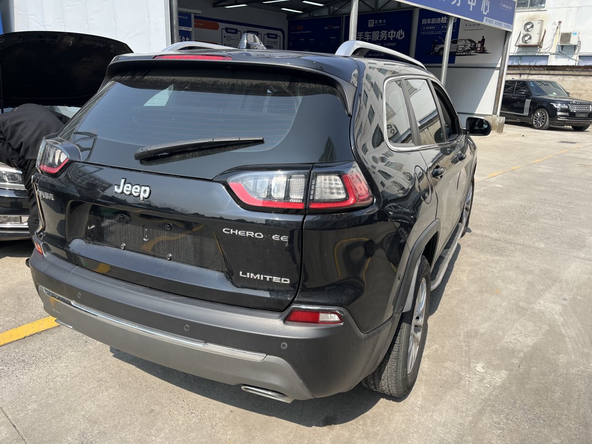 Jeep 自由光  2019款 2.0T 兩驅(qū)智享版 國(guó)VI圖片